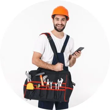 Cliente em Guarulhos tirando dúvidas com eletricista sobre serviços emergenciais